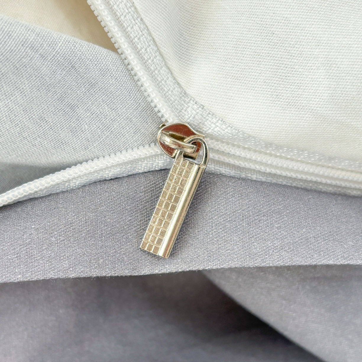 91家纺网 家纺一手货源 找家纺 孩子王家纺 2026新款卡通全棉纯棉正版授权小版蜡笔小新系列四件套-含防伪码 快乐小新