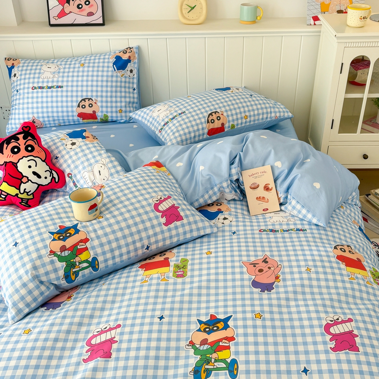 91家纺网 家纺一手货源 找家纺 孩子王家纺 2026新款卡通全棉纯棉正版授权小版蜡笔小新系列四件套-含防伪码 蓝格小新乐园