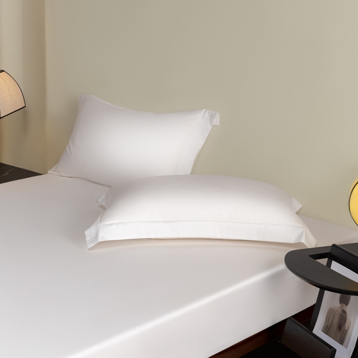 91家纺网 家纺一手货源 找家纺 秀色家纺 2026新款高端Pro+全棉纯棉床笠三件套纯棉床垫保护套简约纯色床套防尘罩单件 梦易-皓月白