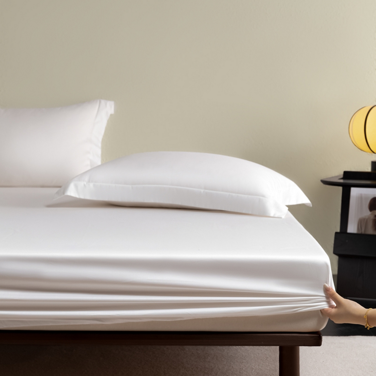 91家纺网 家纺一手货源 找家纺 秀色家纺 2026新款高端Pro+全棉纯棉床笠三件套纯棉床垫保护套简约纯色床套防尘罩单件 梦易-皓月白