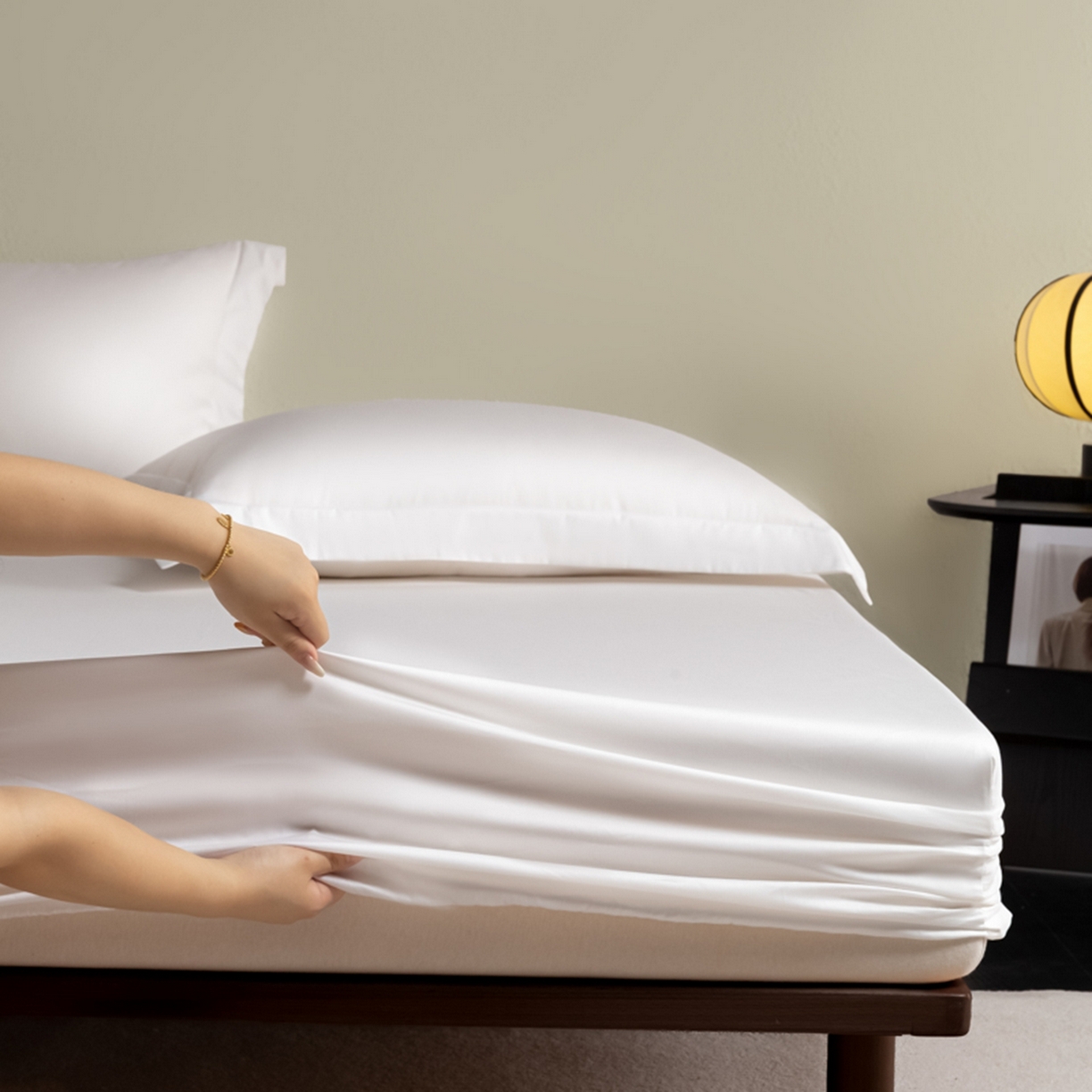 91家纺网 家纺一手货源 找家纺 秀色家纺 2026新款高端Pro+全棉纯棉床笠三件套纯棉床垫保护套简约纯色床套防尘罩单件 梦易-皓月白
