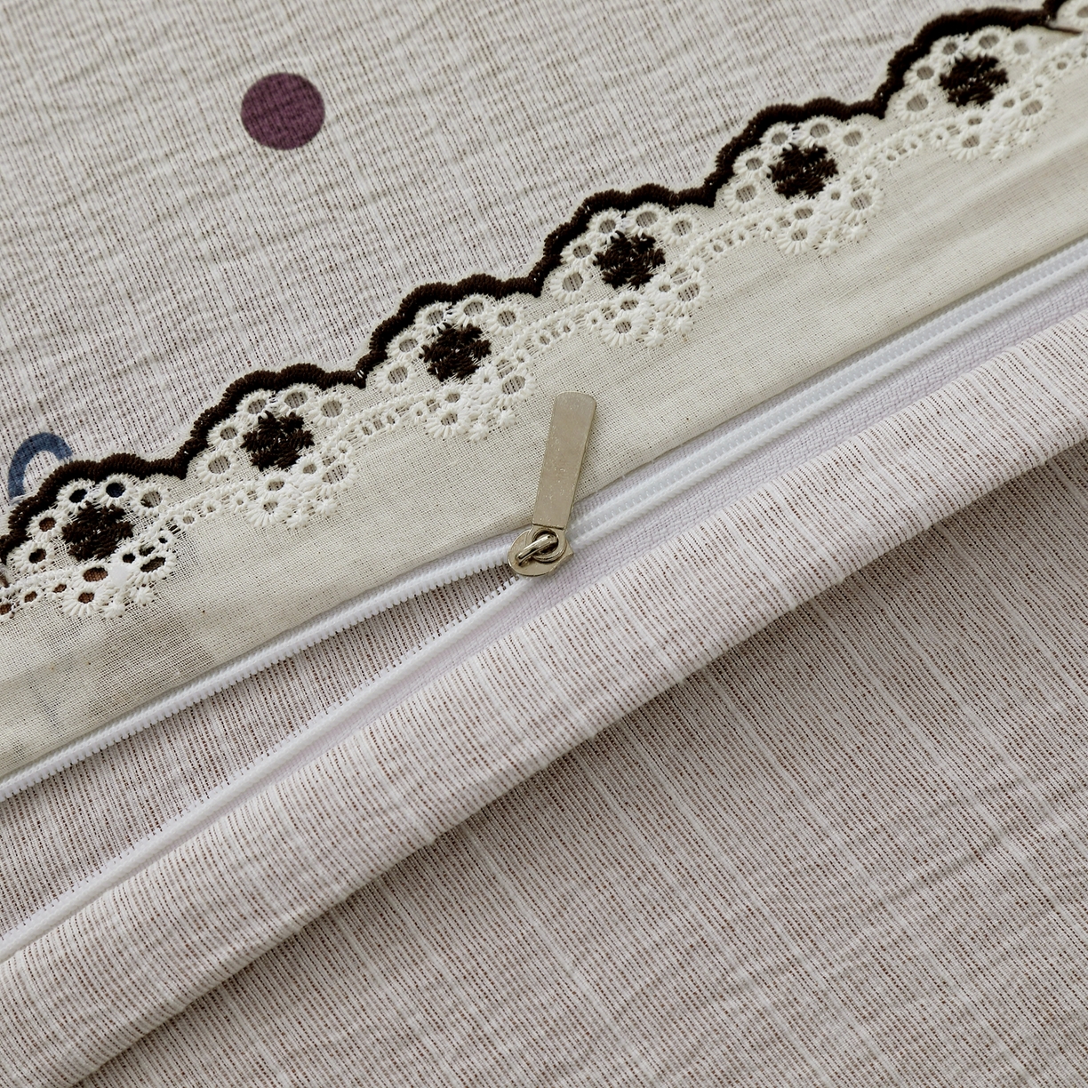 91家纺网 家纺一手货源 找家纺 恋之语 2026新款全棉花边色织水洗棉花边四件套 波点奶汪