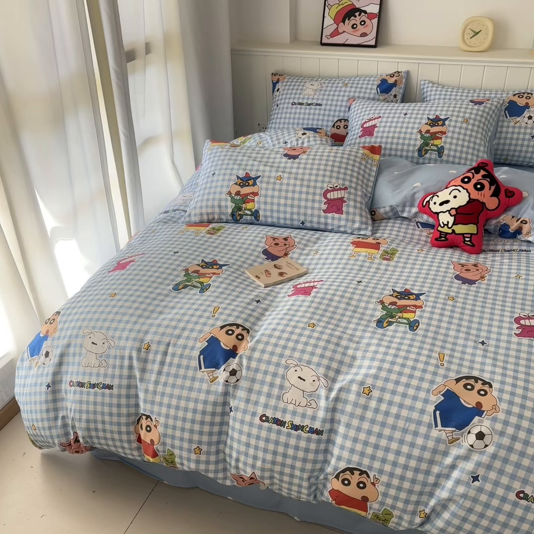 91家纺网 家纺一手货源 找家纺 孩子王家纺 2026新款卡通全棉纯棉正版授权小版蜡笔小新系列四件套-含防伪码 蓝格小新乐园