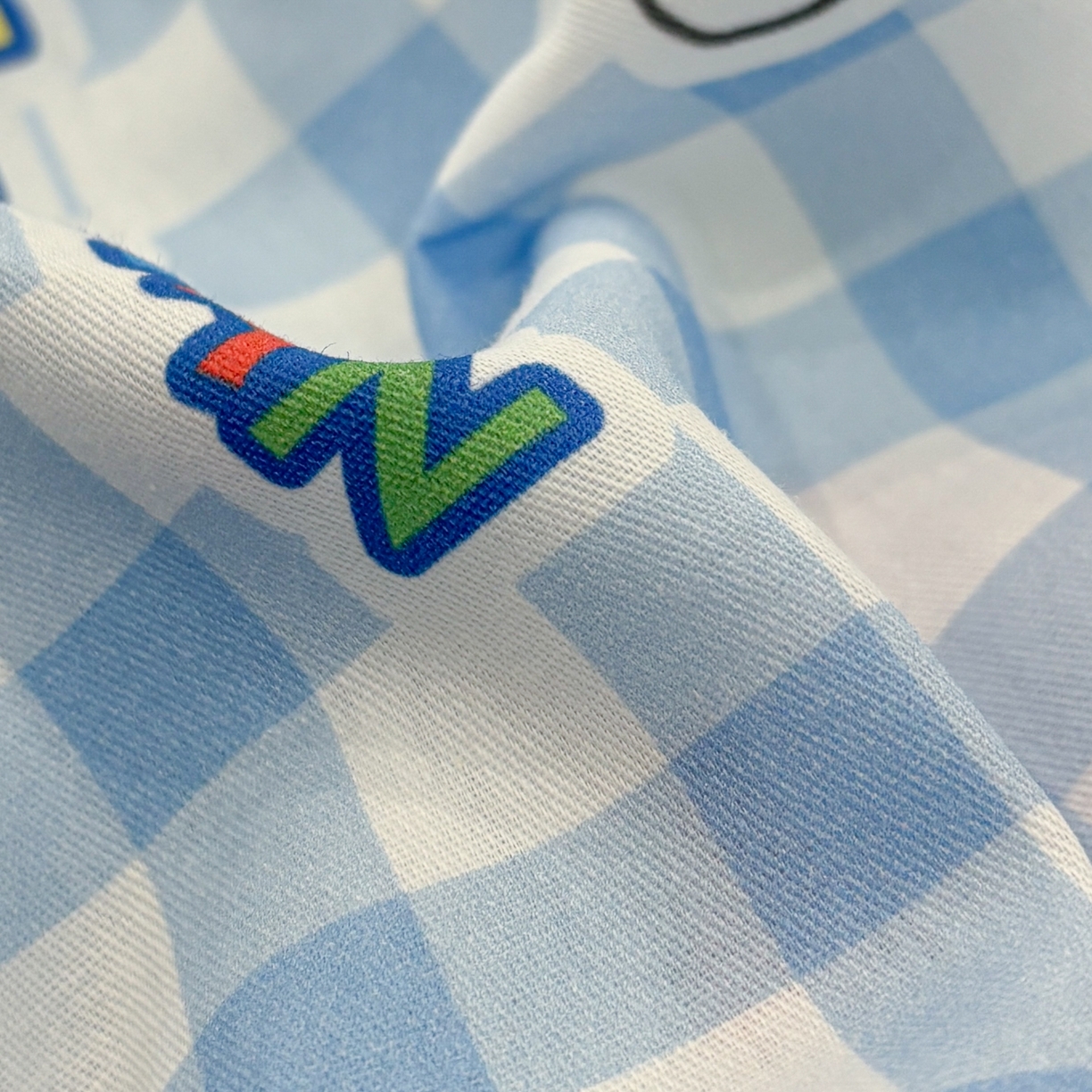 91家纺网 家纺一手货源 找家纺 孩子王家纺 2026新款卡通全棉纯棉正版授权小版蜡笔小新系列单床单床单单件单品床单-含防伪码 蓝格小新乐园