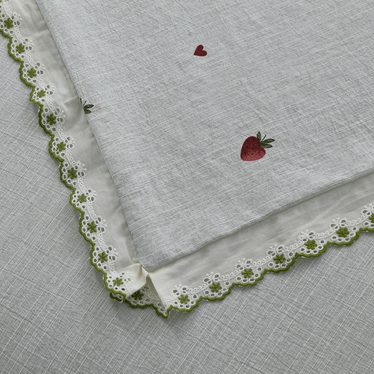 91家纺网 家纺一手货源 找家纺 恋之语 2026新款全棉花边色织水洗棉花边四件套 草莓气泡