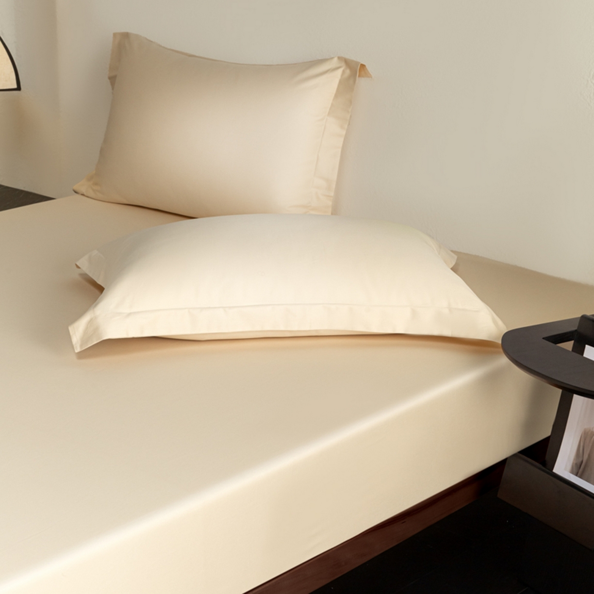 91家纺网 家纺一手货源 找家纺 秀色家纺 2026新款高端Pro+全棉纯棉床笠三件套纯棉床垫保护套简约纯色床套防尘罩单件 梦易-奶昔白