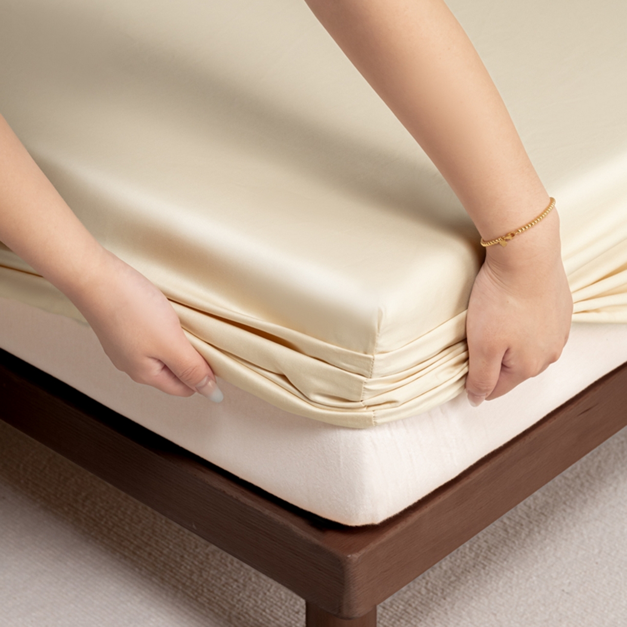 91家纺网 家纺一手货源 找家纺 秀色家纺 2026新款高端Pro+全棉纯棉床笠三件套纯棉床垫保护套简约纯色床套防尘罩单件 梦易-奶昔白