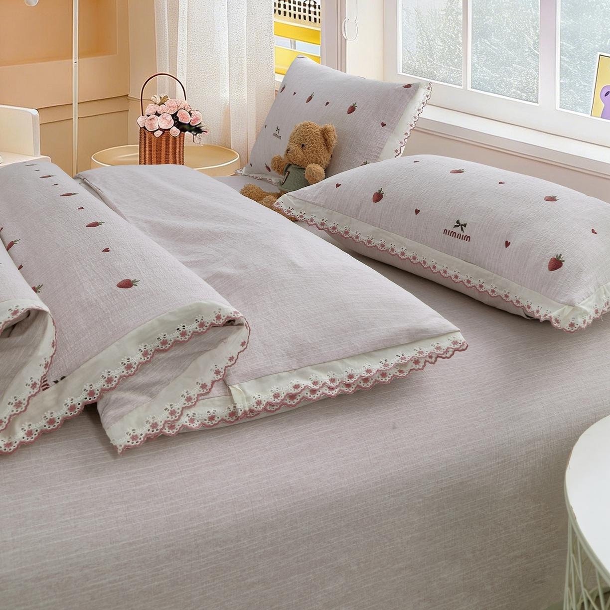 91家纺网 家纺一手货源 找家纺 恋之语 2026新款全棉花边色织水洗棉花边四件套 草莓甜酒