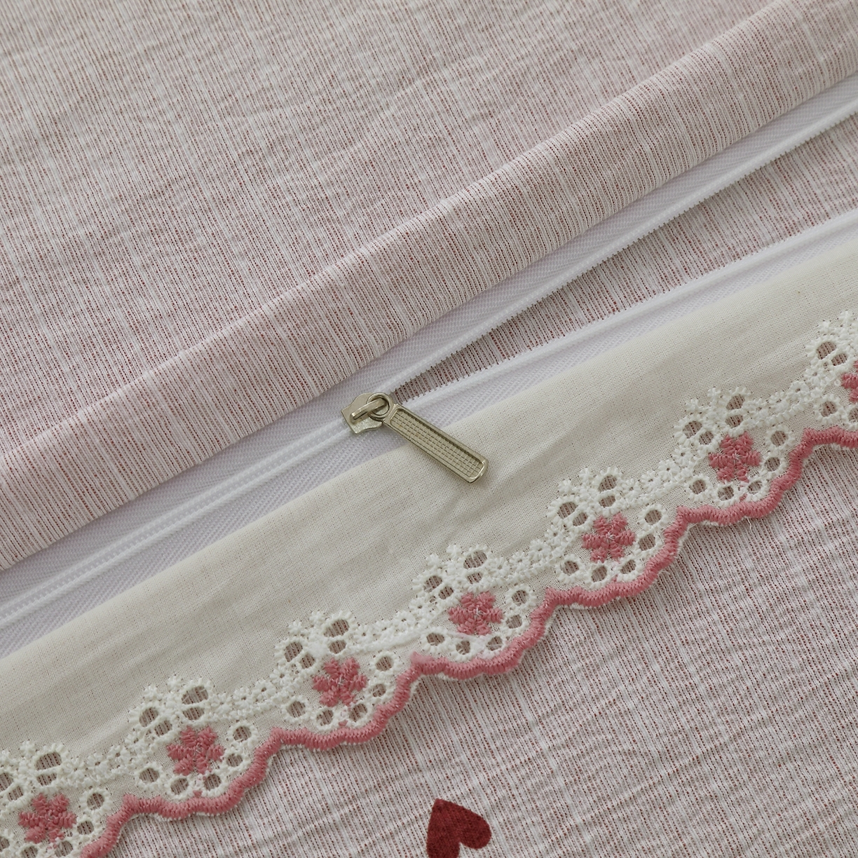 91家纺网 家纺一手货源 找家纺 恋之语 2026新款全棉花边色织水洗棉花边四件套 草莓甜酒