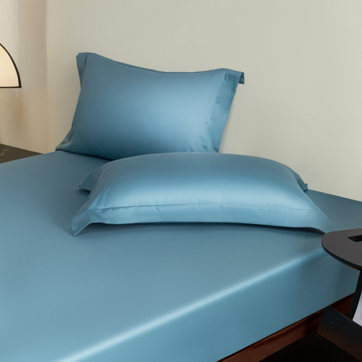 91家纺网 家纺一手货源 找家纺 秀色家纺 2026新款高端Pro+全棉纯棉床笠三件套纯棉床垫保护套简约纯色床套防尘罩单件 梦易-雾霾蓝