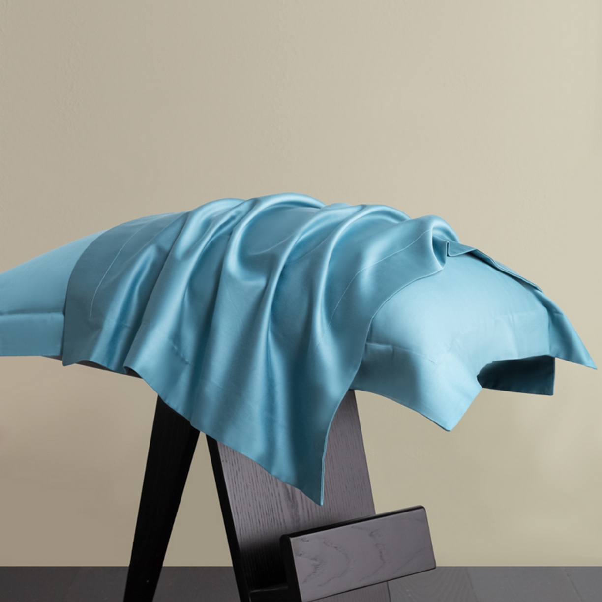 91家纺网 家纺一手货源 找家纺 秀色家纺 2026新款高端Pro+全棉纯棉床笠三件套纯棉床垫保护套简约纯色床套防尘罩单件 梦易-雾霾蓝