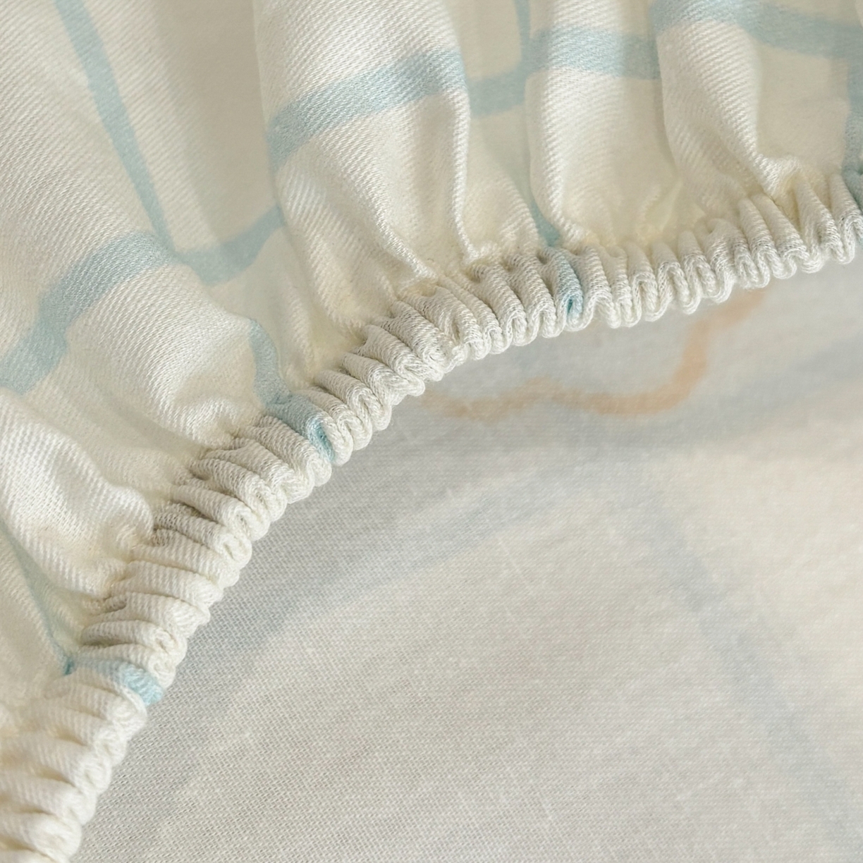 91家纺网 家纺一手货源 找家纺 孩子王家纺 2026新款卡通全棉纯棉正版授权小版蜡笔小新系列单床笠床笠单件单品床笠-含防伪码 动感小新