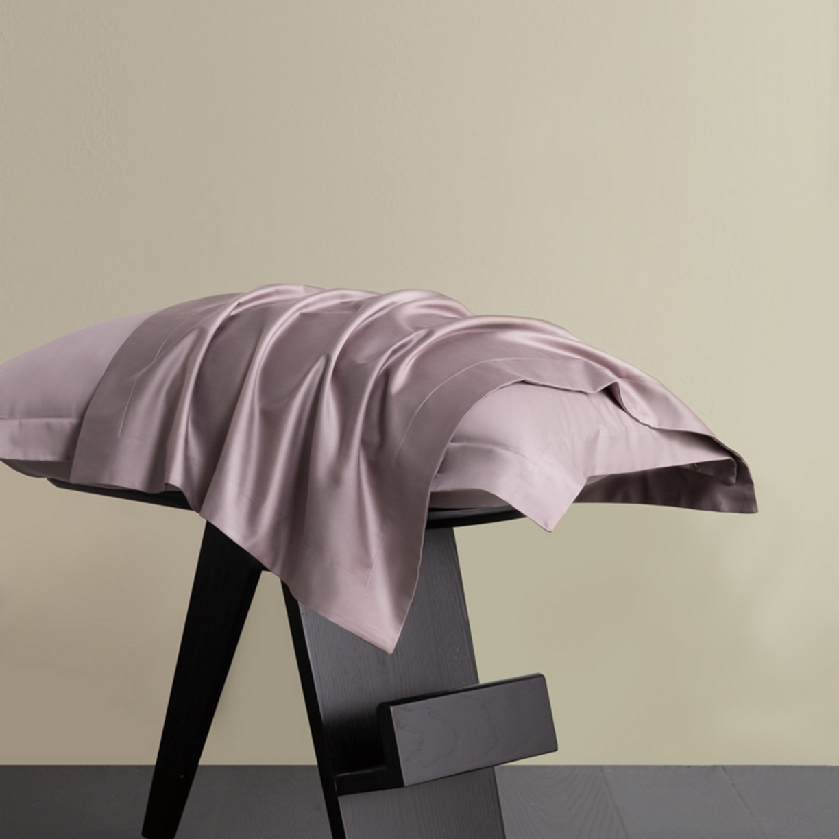 91家纺网 家纺一手货源 找家纺 秀色家纺 2026新款高端Pro+全棉纯棉床笠三件套纯棉床垫保护套简约纯色床套防尘罩单件 梦易-香芋紫