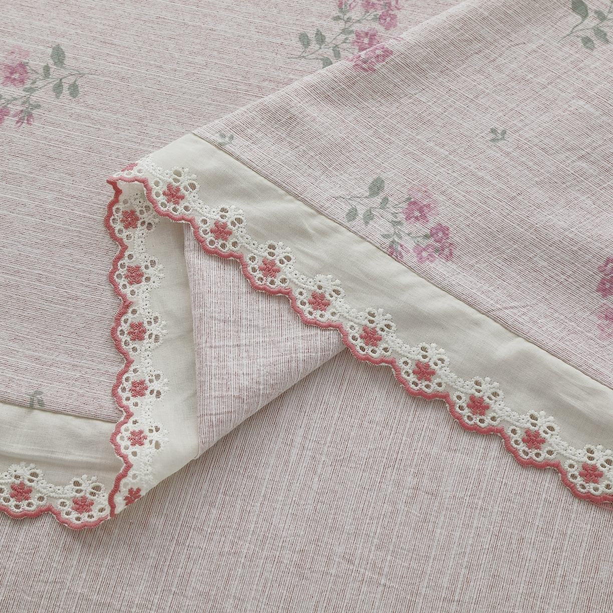 91家纺网 家纺一手货源 找家纺 恋之语 2026新款全棉花边色织水洗棉花边四件套 粉雾小花