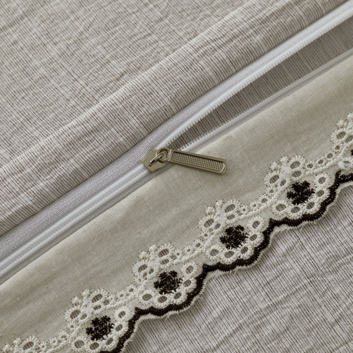 91家纺网 家纺一手货源 找家纺 恋之语 2026新款全棉花边色织水洗棉花边四件套 粉心领结