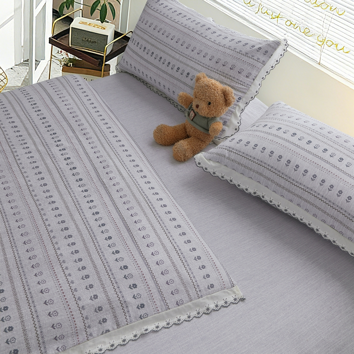 91家纺网 家纺一手货源 找家纺 恋之语 2026新款全棉花边色织水洗棉花边四件套 灰调条纹