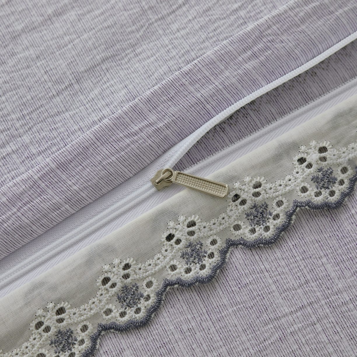 91家纺网 家纺一手货源 找家纺 恋之语 2026新款全棉花边色织水洗棉花边四件套 灰调条纹