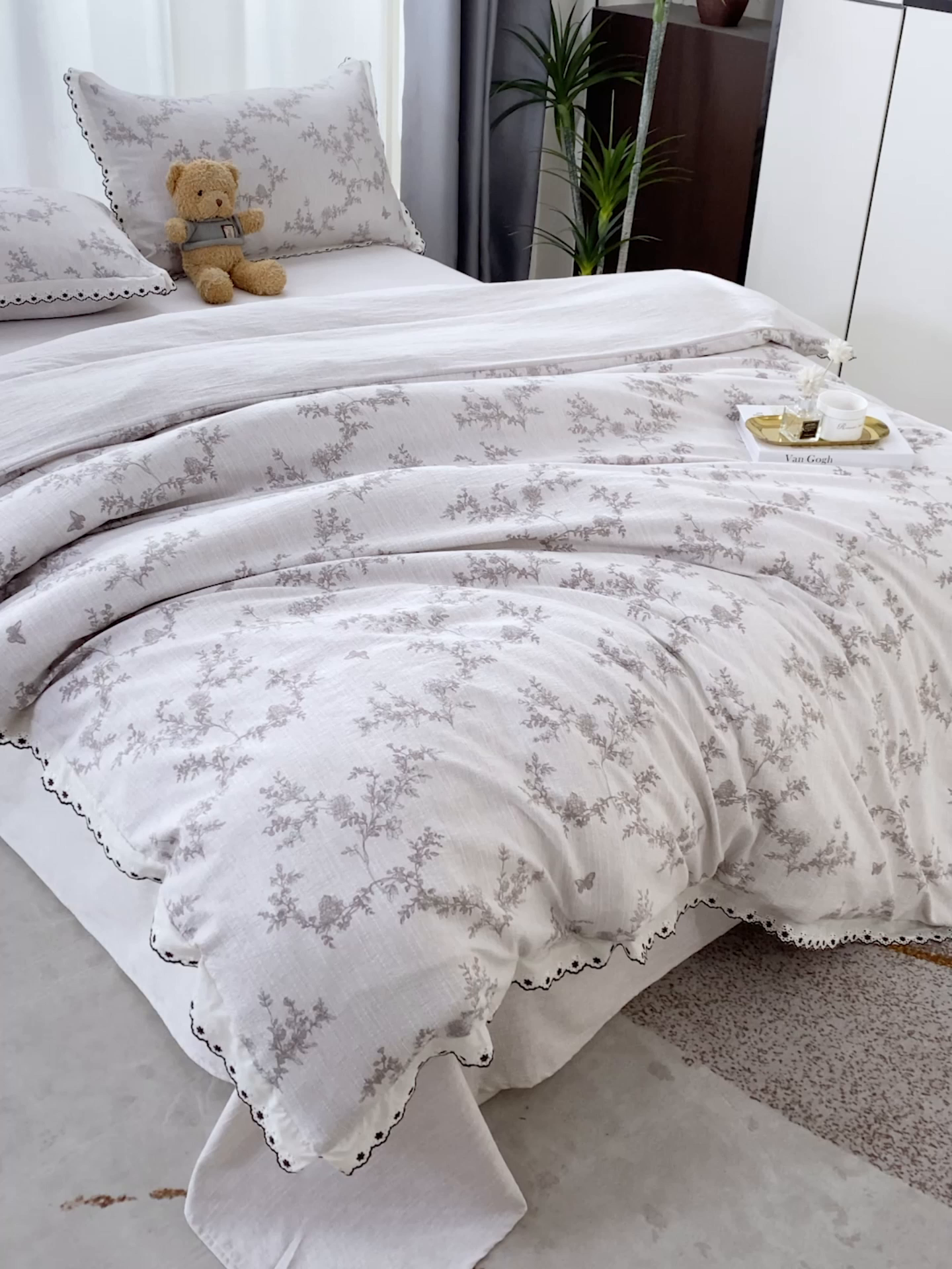 91家纺网 家纺一手货源 找家纺 恋之语 2026新款全棉花边色织水洗棉花边四件套 灰枝疏影