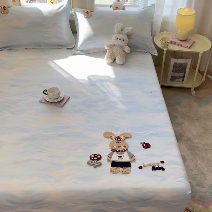 91家纺网 家纺一手货源 找家纺 笙意家纺 2026新款50S全棉纯棉毛巾绣单品床笠床笠单件 雾蓝小兔