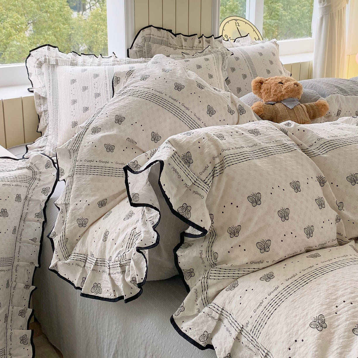 91家纺网 家纺一手货源 找家纺 爱橙家纺（原艾橙家纺） 2026春夏新款韩式花边110g超柔泡芙纱四件套 蝶语