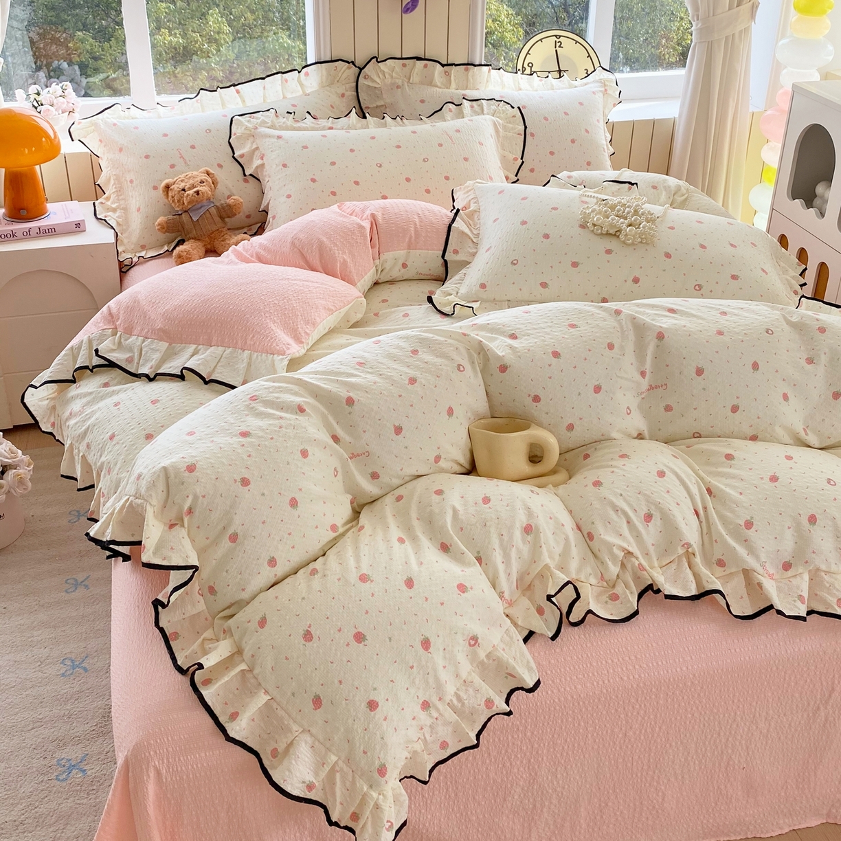 91家纺网 家纺一手货源 找家纺 爱橙家纺（原艾橙家纺） 2026春夏新款韩式花边110g超柔泡芙纱四件套 美莓果