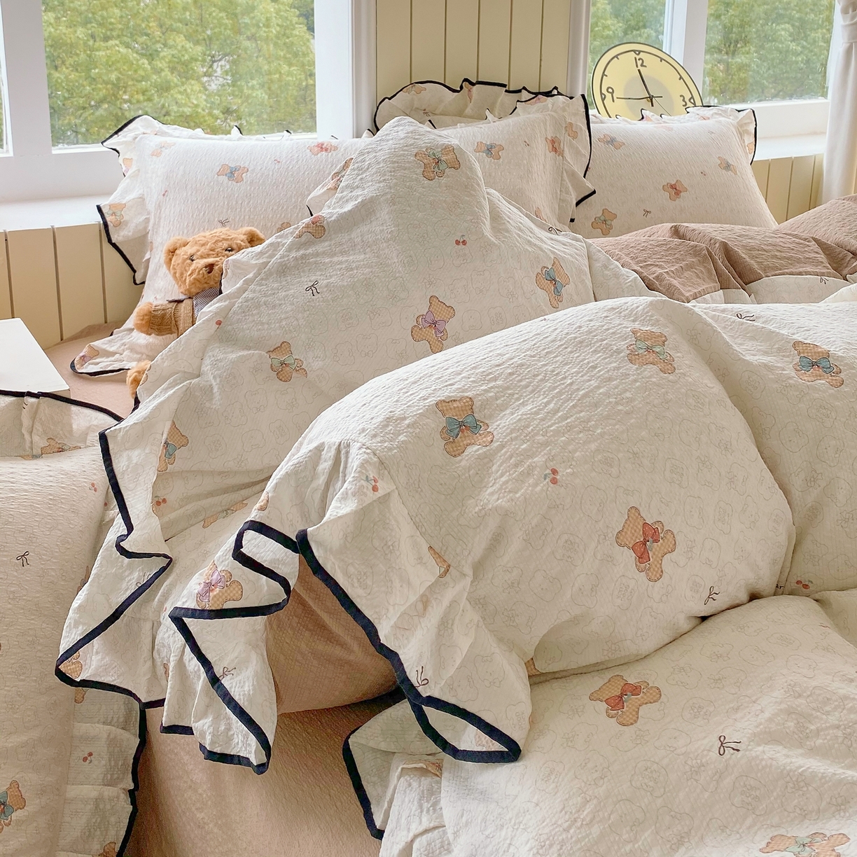 91家纺网 家纺一手货源 找家纺 爱橙家纺（原艾橙家纺） 2026春夏新款韩式花边110g超柔泡芙纱四件套 云朵熊