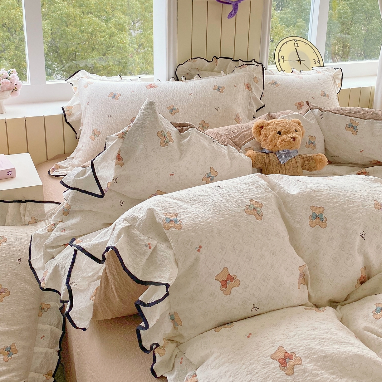 91家纺网 家纺一手货源 找家纺 爱橙家纺（原艾橙家纺） 2026春夏新款韩式花边110g超柔泡芙纱四件套 云朵熊