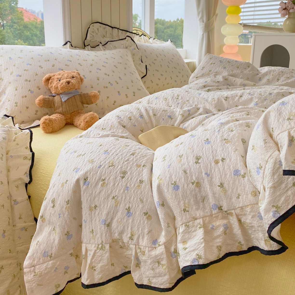 91家纺网 家纺一手货源 找家纺 爱橙家纺（原艾橙家纺） 2026春夏新款韩式花边110g超柔泡芙纱四件套 素锦织花