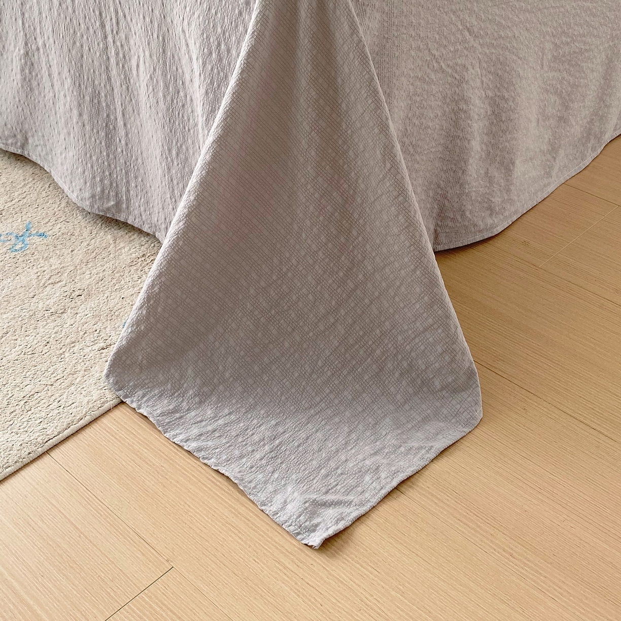 91家纺网 家纺一手货源 找家纺 爱橙家纺（原艾橙家纺） 2026春夏新款韩式花边110g超柔泡芙纱四件套 蝶语