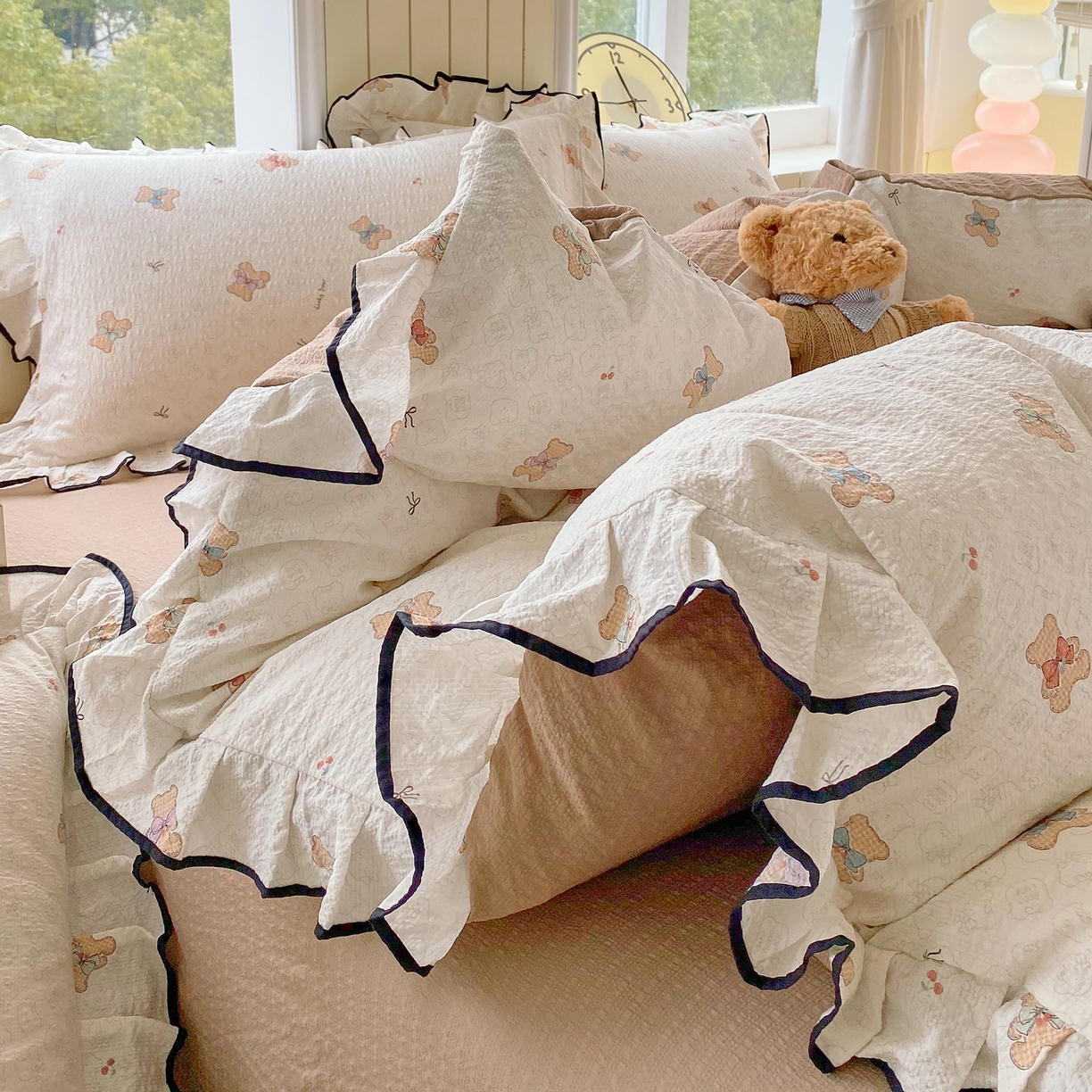 91家纺网 家纺一手货源 找家纺 爱橙家纺（原艾橙家纺） 2026春夏新款韩式花边110g超柔泡芙纱四件套 云朵熊