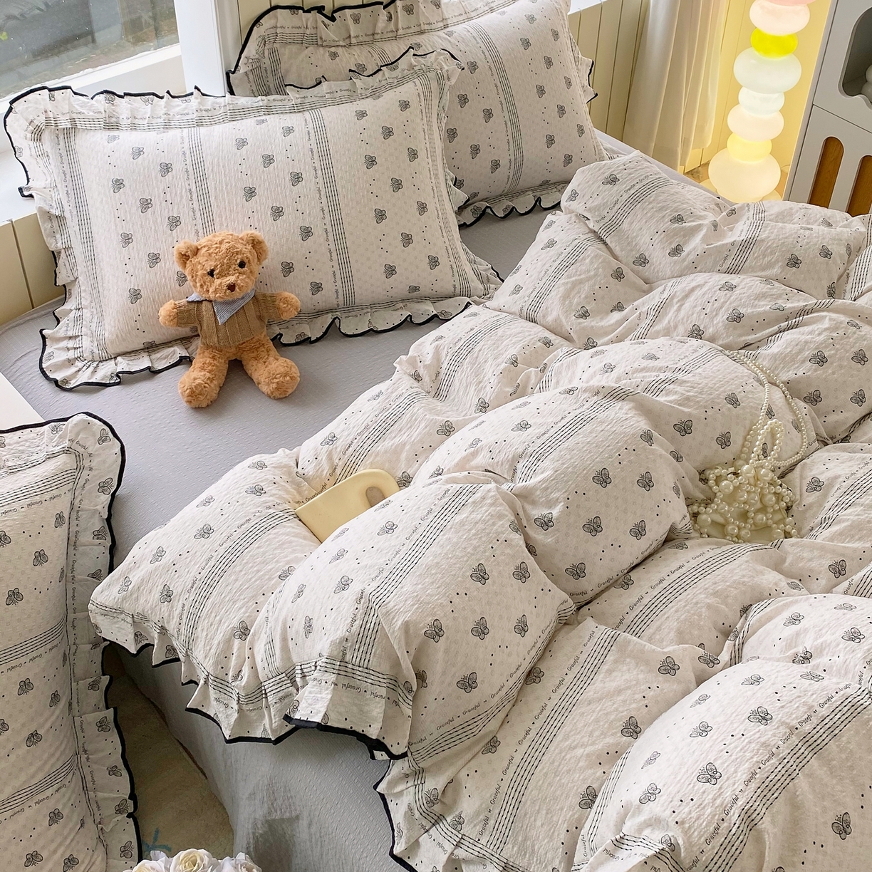 91家纺网 家纺一手货源 找家纺 爱橙家纺（原艾橙家纺） 2026春夏新款韩式花边110g超柔泡芙纱四件套 蝶语