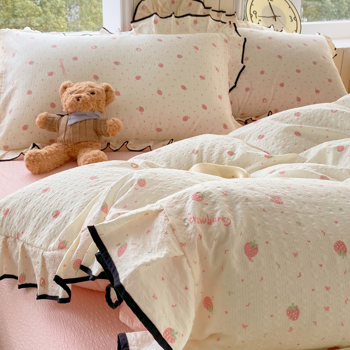 91家纺网 家纺一手货源 找家纺 爱橙家纺（原艾橙家纺） 2026春夏新款韩式花边110g超柔泡芙纱四件套 美莓果