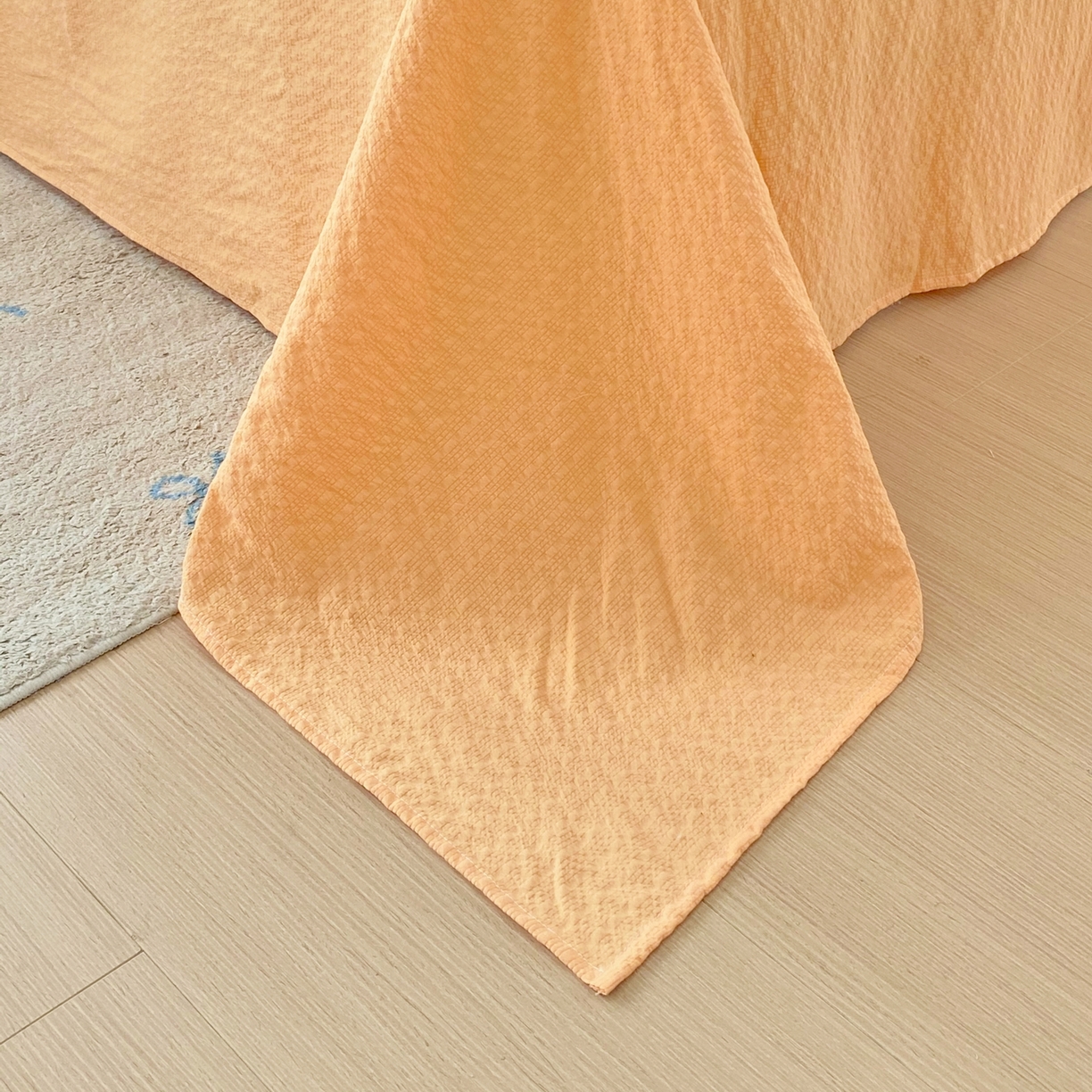 91家纺网 家纺一手货源 找家纺 爱橙家纺（原艾橙家纺） 2026春夏新款韩式花边110g超柔泡芙纱四件套 石榴花开