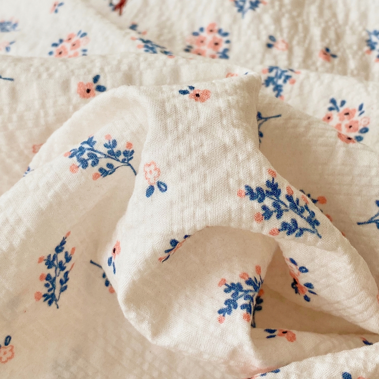 91家纺网 家纺一手货源 找家纺 爱橙家纺（原艾橙家纺） 2026春夏新款韩式花边110g超柔泡芙纱四件套 花町软猫