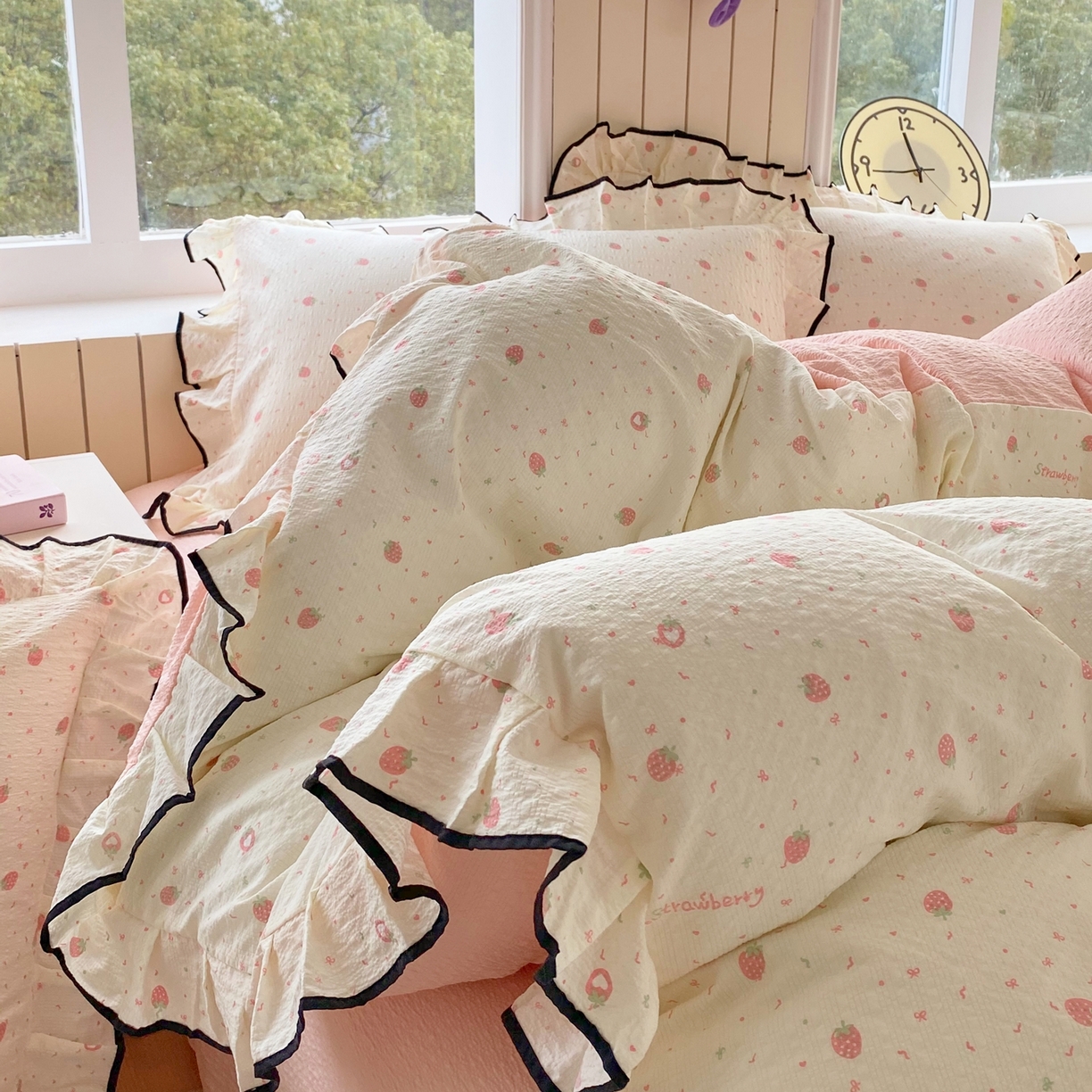 91家纺网 家纺一手货源 找家纺 爱橙家纺（原艾橙家纺） 2026春夏新款韩式花边110g超柔泡芙纱四件套 美莓果