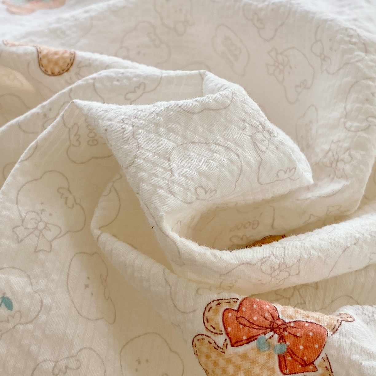 91家纺网 家纺一手货源 找家纺 爱橙家纺（原艾橙家纺） 2026春夏新款韩式花边110g超柔泡芙纱四件套 云朵熊