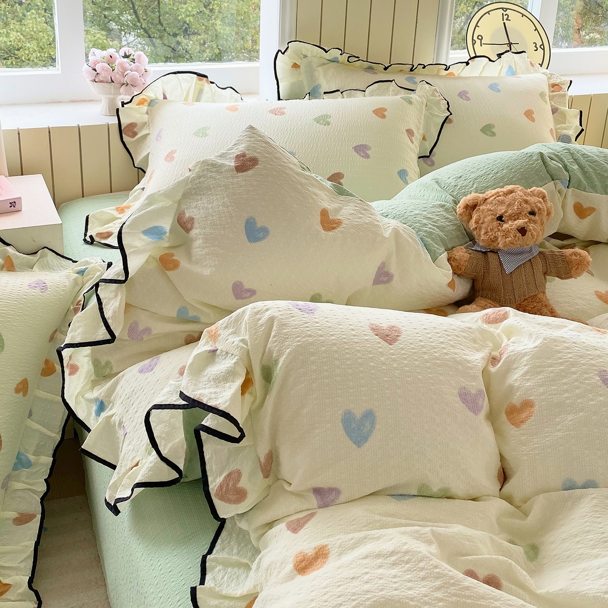 91家纺网 家纺一手货源 找家纺 爱橙家纺（原艾橙家纺） 2026春夏新款韩式花边110g超柔泡芙纱四件套 马卡龙爱心