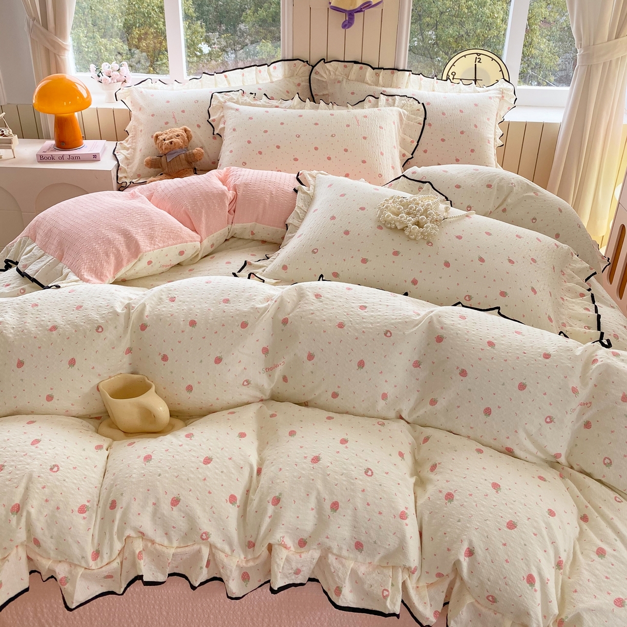 91家纺网 家纺一手货源 找家纺 爱橙家纺（原艾橙家纺） 2026春夏新款韩式花边110g超柔泡芙纱四件套 美莓果