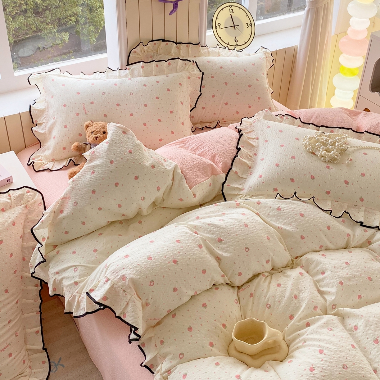 91家纺网 家纺一手货源 找家纺 爱橙家纺（原艾橙家纺） 2026春夏新款韩式花边110g超柔泡芙纱四件套 美莓果