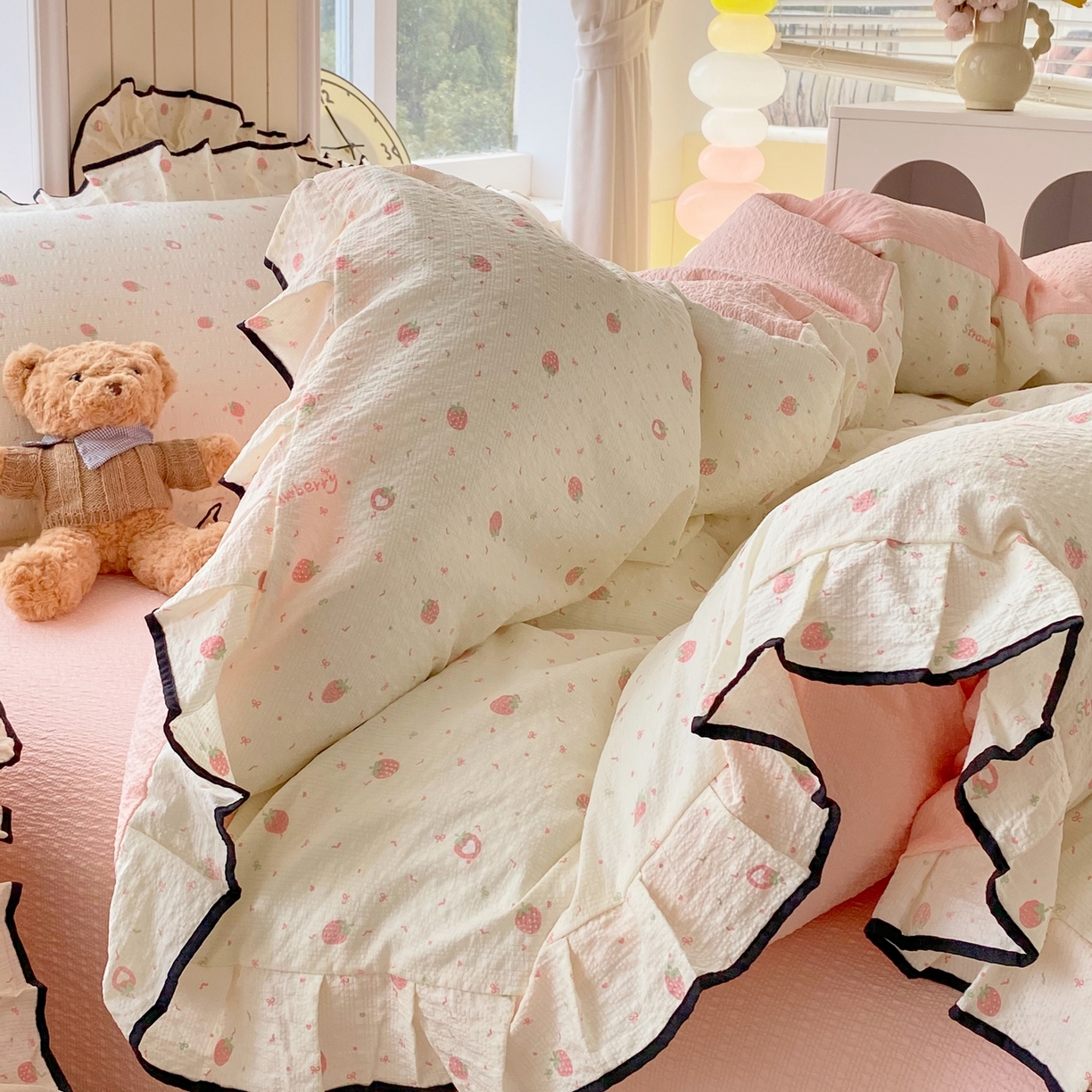 91家纺网 家纺一手货源 找家纺 爱橙家纺（原艾橙家纺） 2026春夏新款韩式花边110g超柔泡芙纱四件套 美莓果