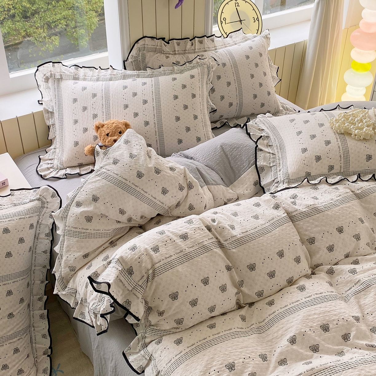 91家纺网 家纺一手货源 找家纺 爱橙家纺（原艾橙家纺） 2026春夏新款韩式花边110g超柔泡芙纱四件套 蝶语