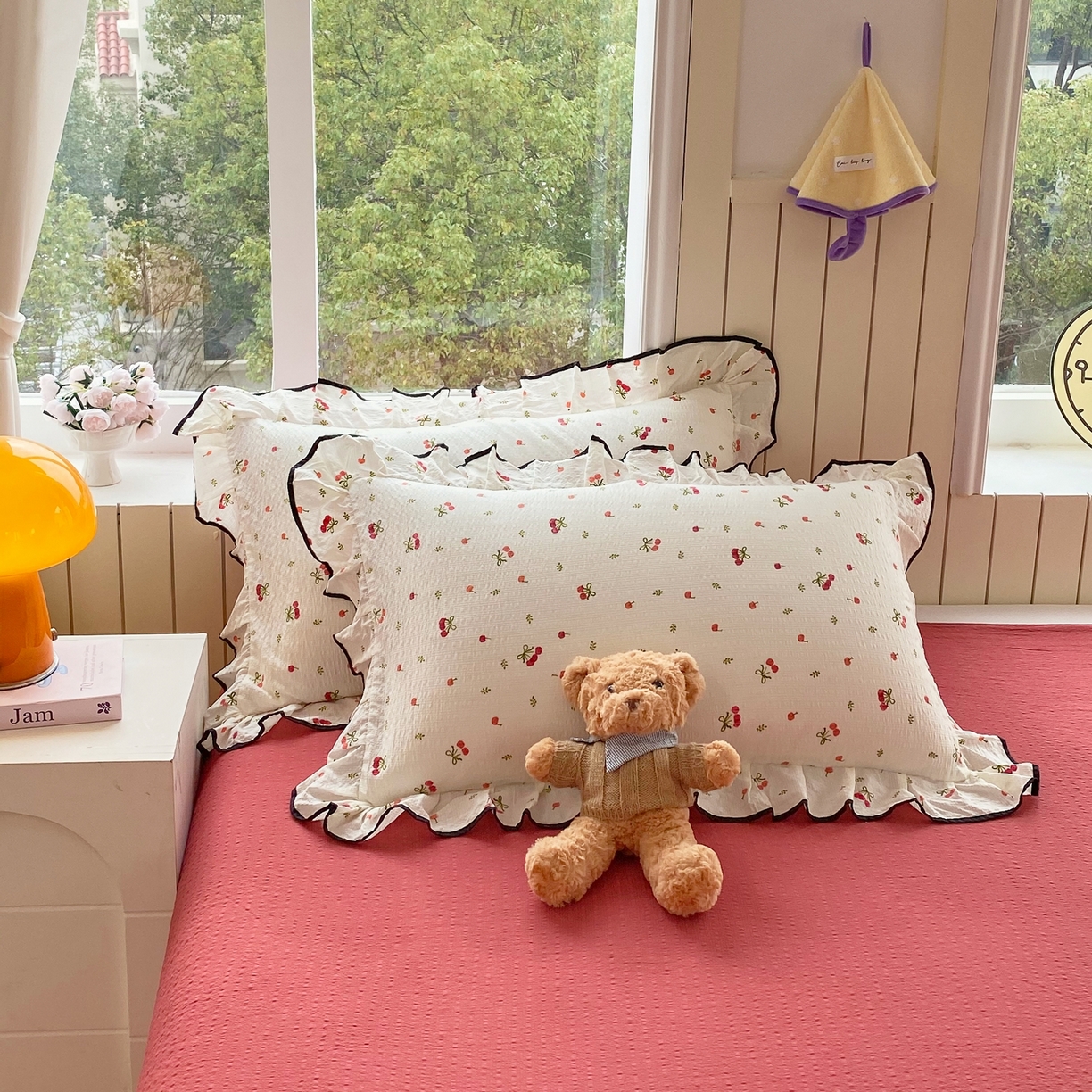 91家纺网 家纺一手货源 找家纺 爱橙家纺（原艾橙家纺） 2026春夏新款韩式花边110g超柔泡芙纱四件套 樱红絮语