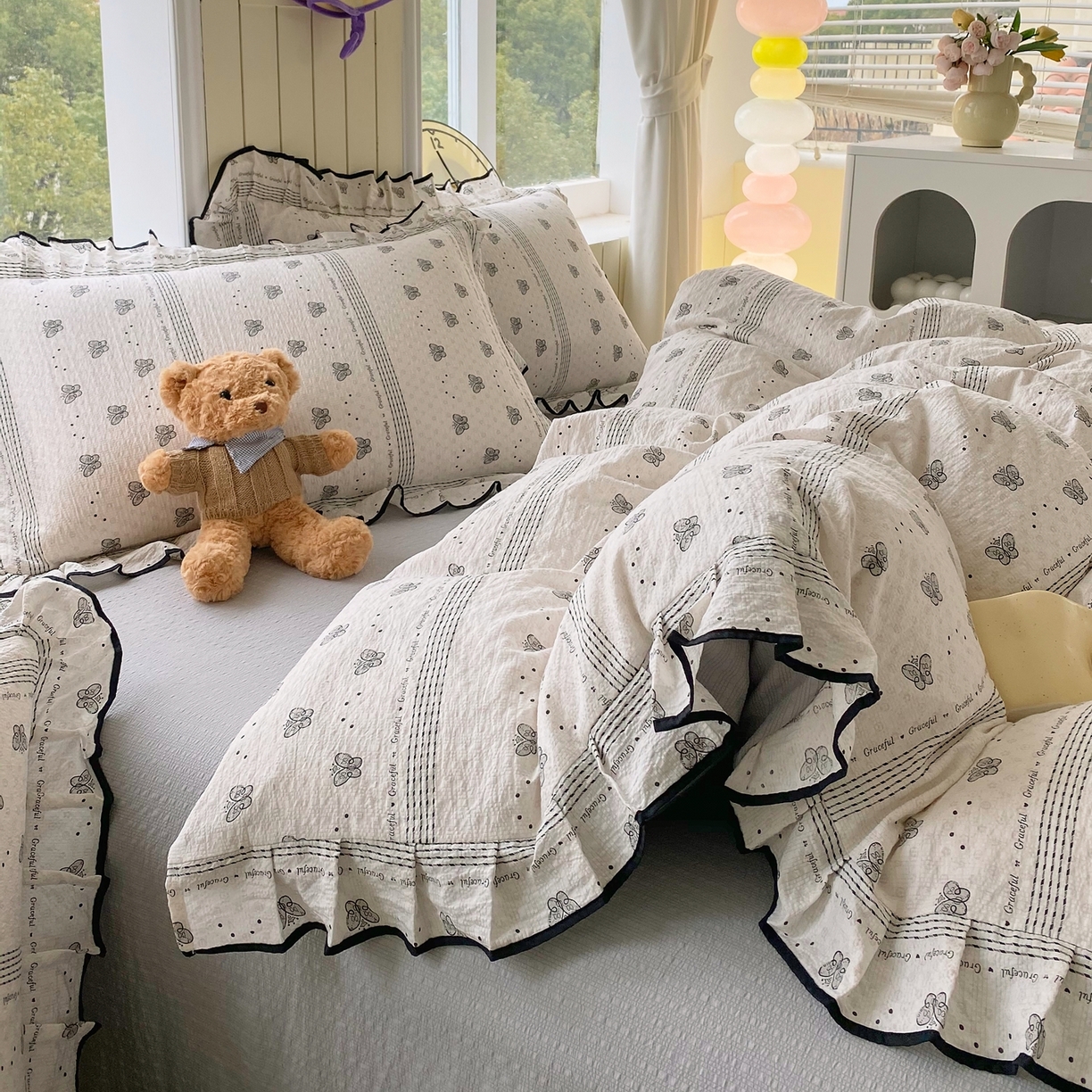 91家纺网 家纺一手货源 找家纺 爱橙家纺（原艾橙家纺） 2026春夏新款韩式花边110g超柔泡芙纱四件套 蝶语