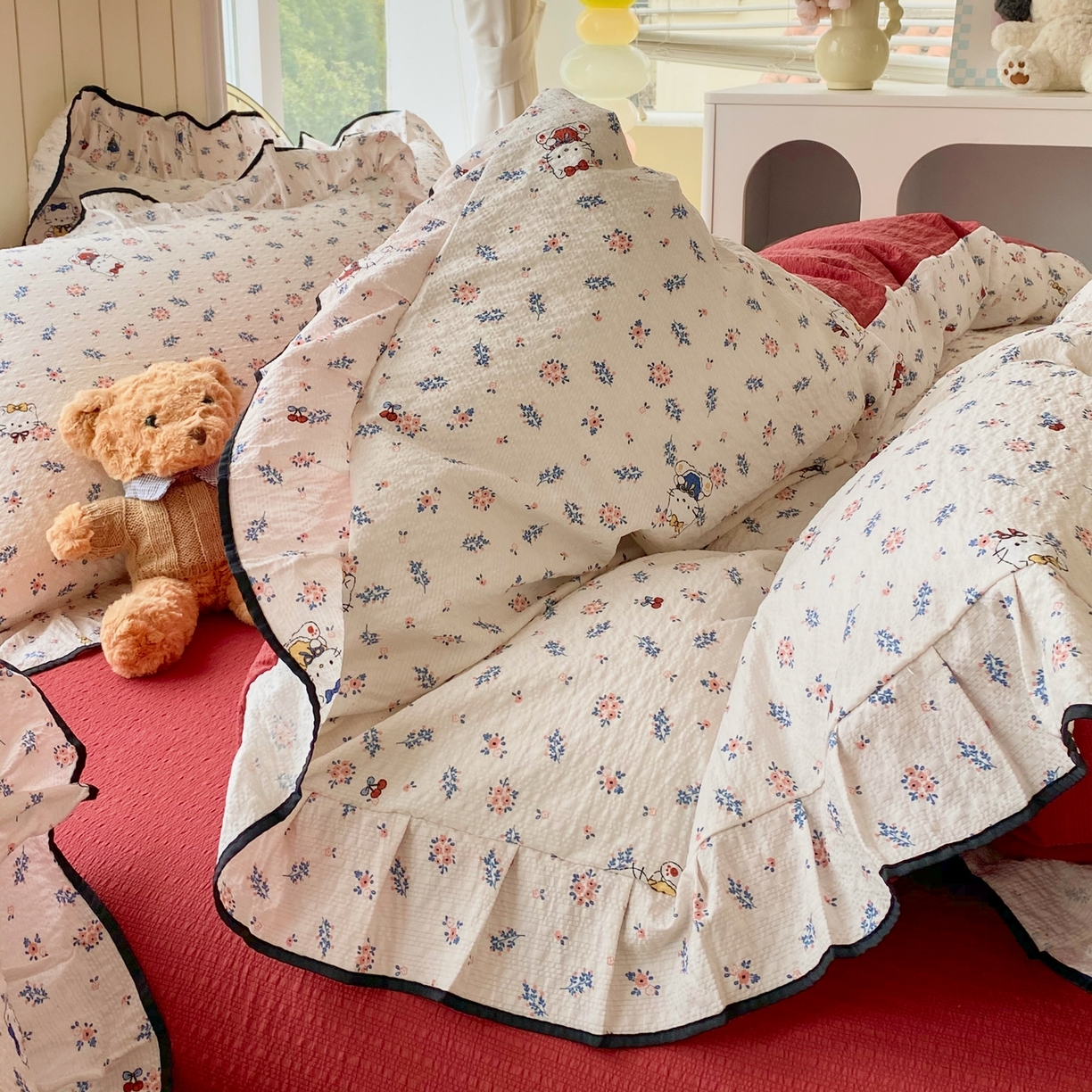 91家纺网 家纺一手货源 找家纺 爱橙家纺（原艾橙家纺） 2026春夏新款韩式花边110g超柔泡芙纱四件套 花町软猫