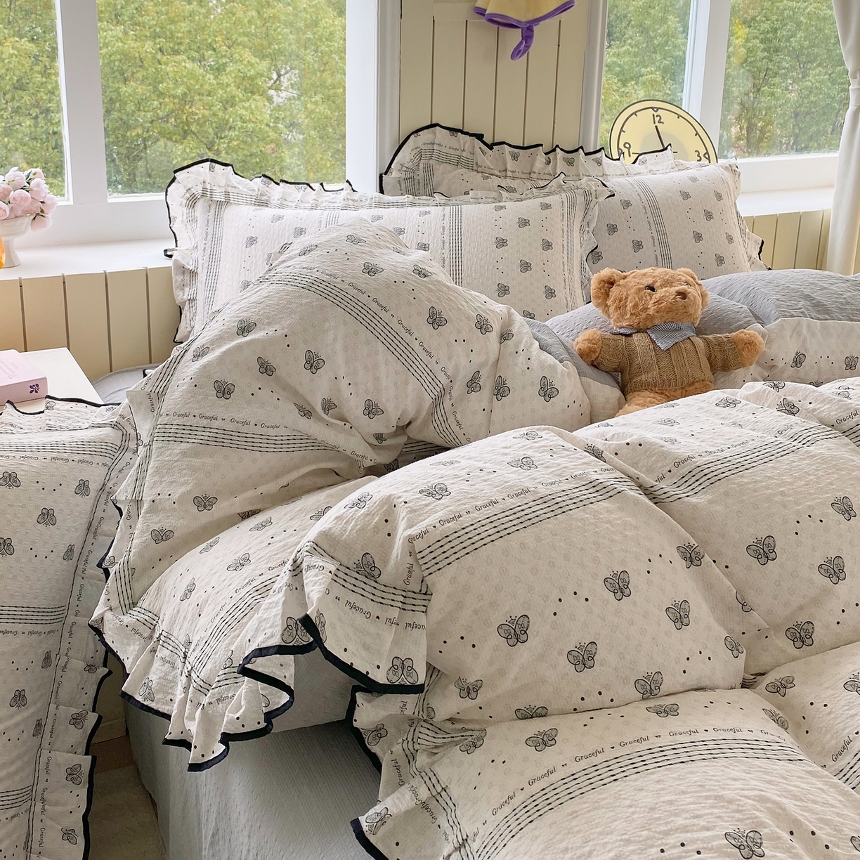 91家纺网 家纺一手货源 找家纺 爱橙家纺（原艾橙家纺） 2026春夏新款韩式花边110g超柔泡芙纱四件套 蝶语