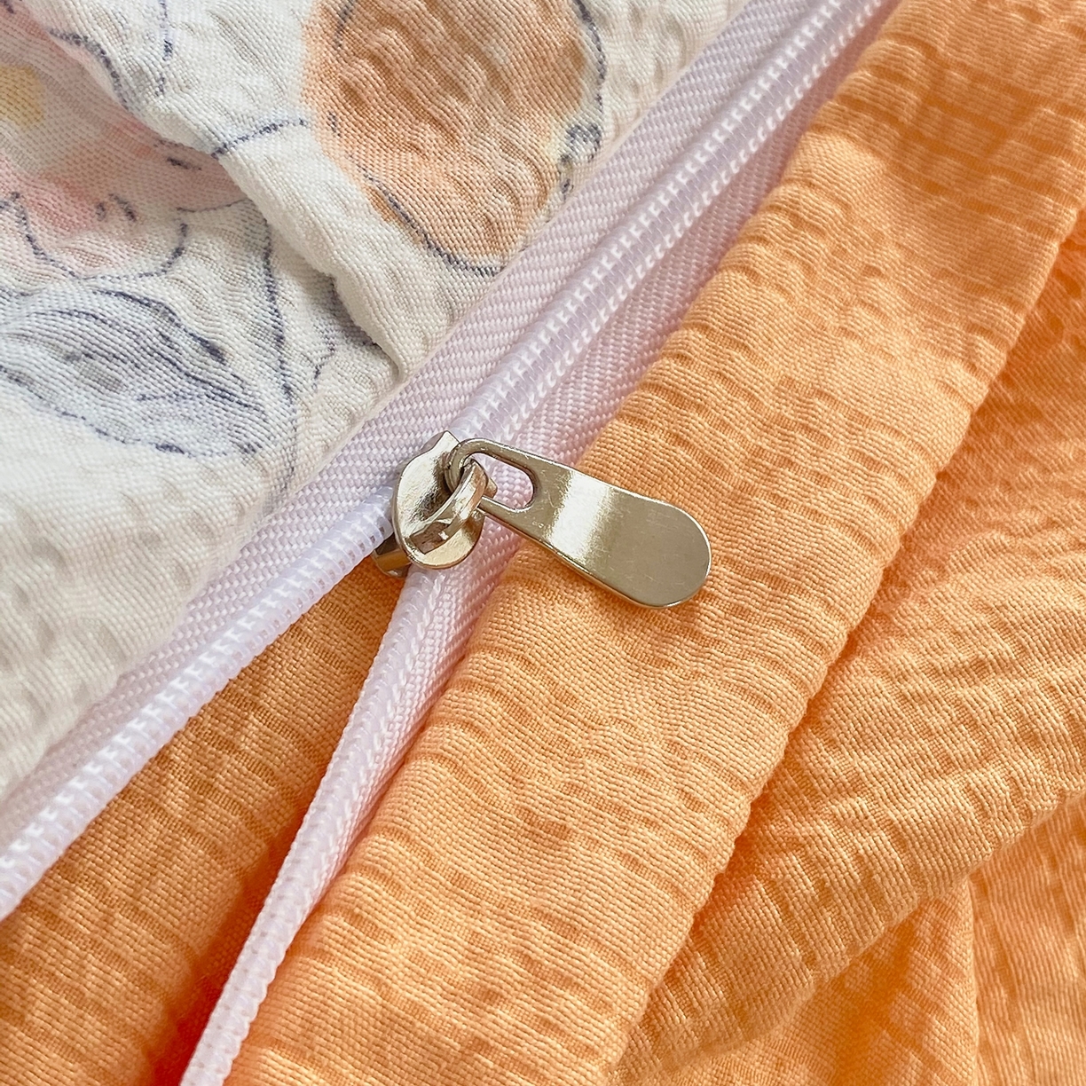 91家纺网 家纺一手货源 找家纺 爱橙家纺（原艾橙家纺） 2026春夏新款韩式花边110g超柔泡芙纱四件套 石榴花开