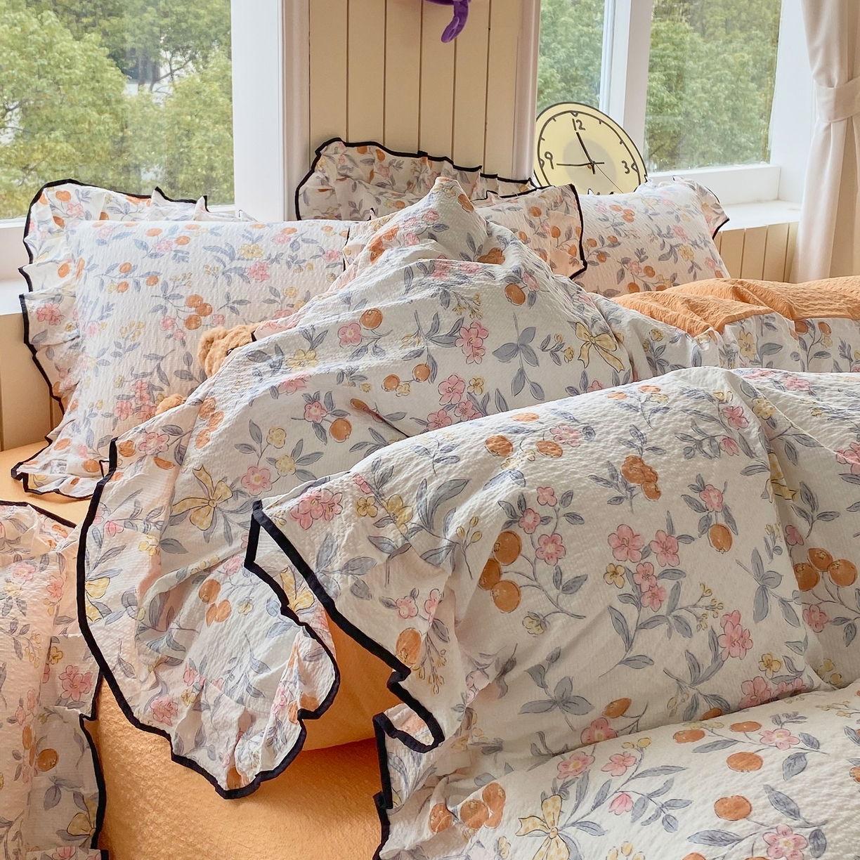 91家纺网 家纺一手货源 找家纺 爱橙家纺（原艾橙家纺） 2026春夏新款韩式花边110g超柔泡芙纱四件套 石榴花开