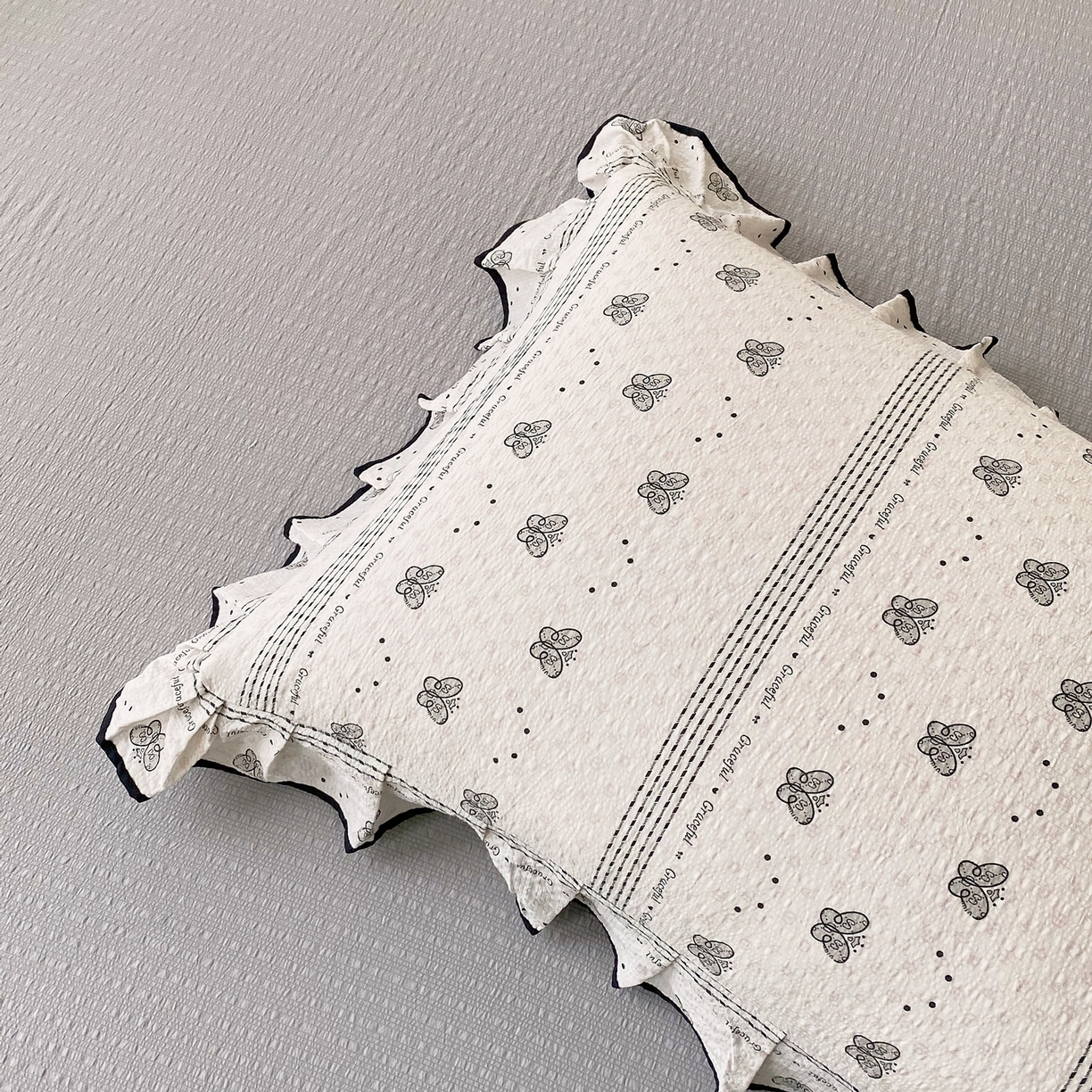 91家纺网 家纺一手货源 找家纺 爱橙家纺（原艾橙家纺） 2026春夏新款韩式花边110g超柔泡芙纱四件套 蝶语