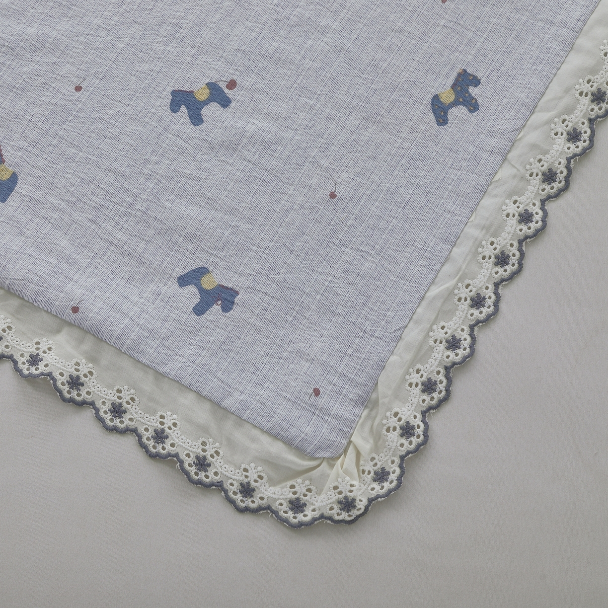 91家纺网 家纺一手货源 找家纺 恋之语 2026新款全棉花边色织水洗棉花边四件套 浅蓝汪汪