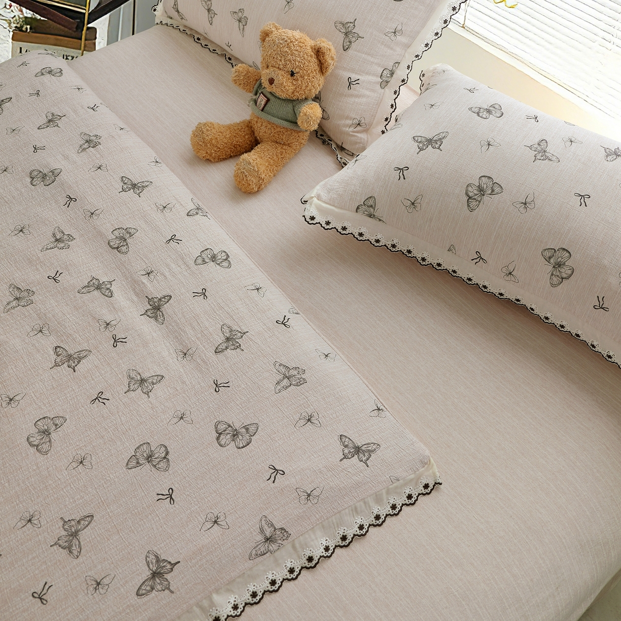 91家纺网 家纺一手货源 找家纺 恋之语 2026新款全棉花边色织水洗棉花边四件套 浅棕蝶舞